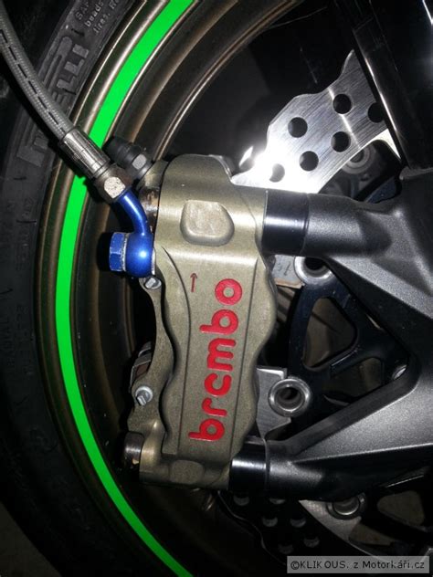 Detailní fotografie brzdového třmenu Brembo pro BMW E46.