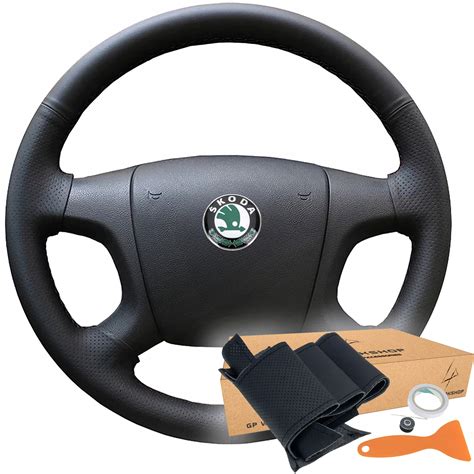 Detail ovládacích prvků na volantu a středové konzole Škody Superb