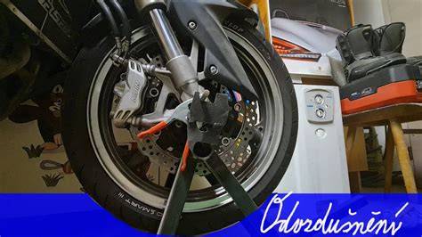Infografika: postup odvzdušnění brzdy pitbike