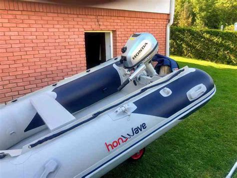 kajuta a paluba kajutového člunu s Volvo Penta motorem