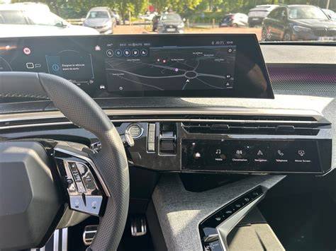 Infografika: Prehled vybavy Pack Vision 360° & Drive Assist 2.0