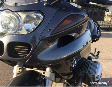 Infografika: Umístění hlavních upevnění baterie na BMW R1100