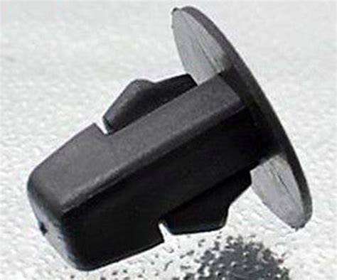 Plastový klip blatníku - průchodka pro šroub - GROMMET SCREW - 90189-06065
