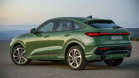 Infografika: Přehled variant Audi Q5 (SUV, Sportback, SQ5, PHEV) a jejich základních technických údajů