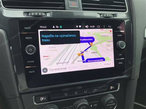 Infografika o principech rozšíření Android Auto do originálního autorádia