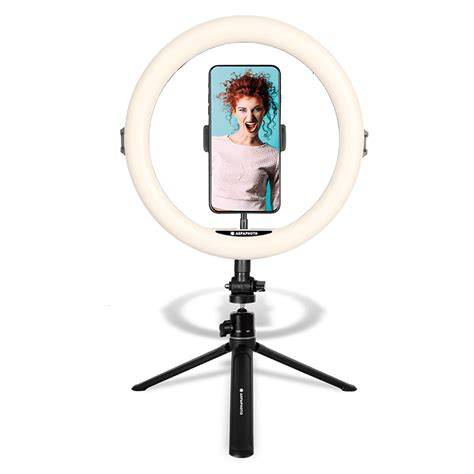 Ukázka ring light a mikrofonního řešení pro smartphone.
