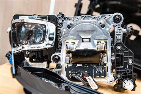 Infografika: Jak funguje systém adaptivních světlometů Audi