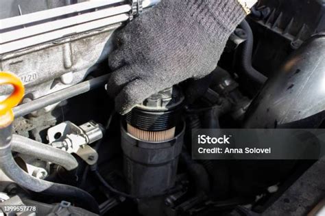 ilustrace naftového filtru automobilu