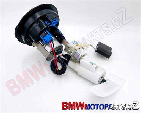 Schéma umístění palivového čerpadla v BMW E46 pod sedadlem spolujezdce