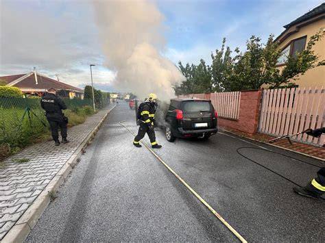 Obrázek znázorňující ochranný prachový štít a jeho umístění v motorovém prostoru