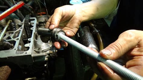 Obrázek znázorňující typické příčiny klepání motoru a jejich vzájemnou souvislost