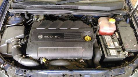 Opel Astra H 1.9 CDTi interiér a motor