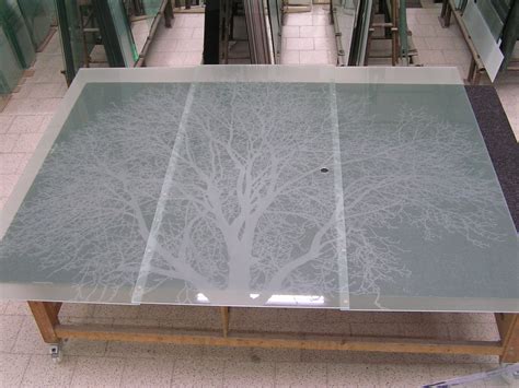 Příklady uměleckého pískování na skle a kameni.