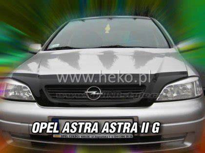 Ilustrační foto kapoty Opel Astra G a detail Laku
