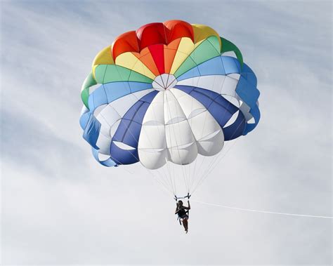Padák na Mile High Club a helikoptéra na střeše nemocnice
