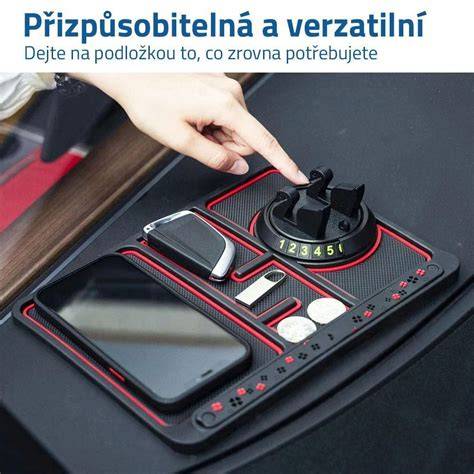 Detailní pohled na interiér a palubní desku Navary