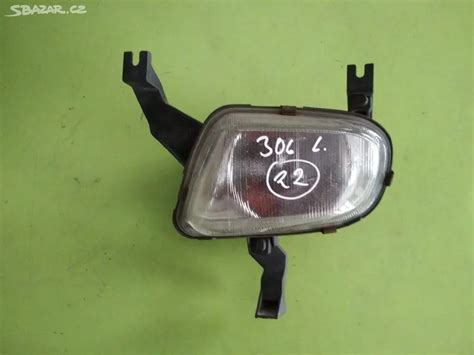 Detailní pohled na levé přední mlhové světlo pro Peugeot 306
