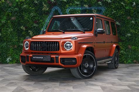 Ilustrace ukazující evoluci designu Mercedes-Benz třídy G od roku 1979 po současnost