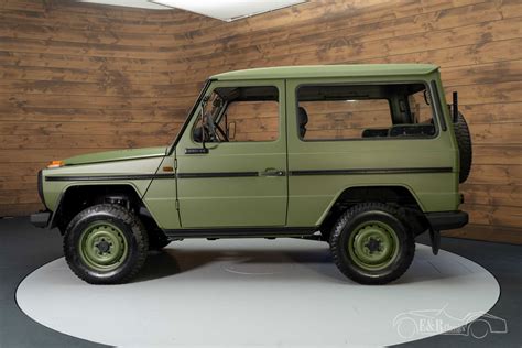 Fotografie klasického Mercedes-Benz 300 GD v dobrém stavu na veteránských značkách