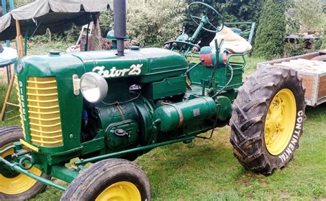Historický snímek traktoru Zetor 25