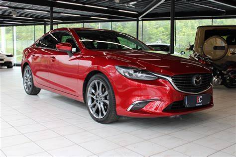 Infografika: Přehled výbav Mazda 6 dle úrovní Emotion, Challenge, Attraction a Revolution