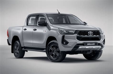 Infografika: Rozměry Hilux Double Cab a základní technické údaje
