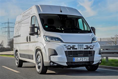 <тег изображения: infografika porovnání verzí zrcátek Fiat Ducato>