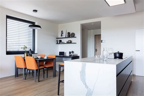 detail interiéru Škody Rapid s důrazem na prostor