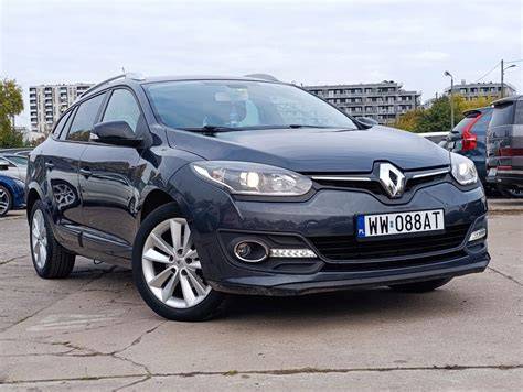 Infografika: Porovnání verzí Megane III Grandtour (hatchback vs. kombi), hlavní motorizace a typy výbavy