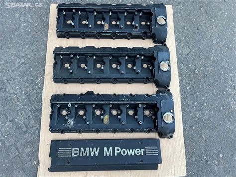 Detail přípojů: hrdlo chladiče a vstup do hlavy motoru u BMW E36 318tds