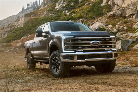 Schéma s přesnými rozměry šířky a výšky korby Ford F-250