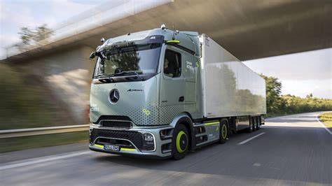 Infografika: Cesta kariéry v Daimler Truck - od náboru po kariérní postup