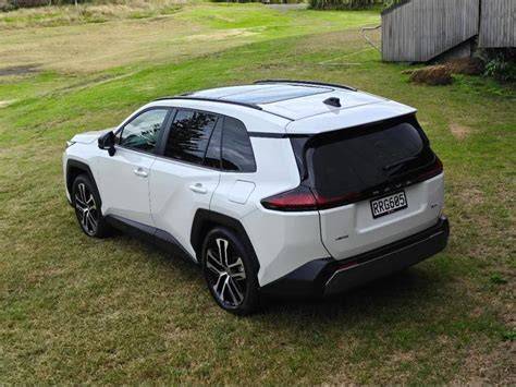 Schéma rozměrů šesté generace RAV4
