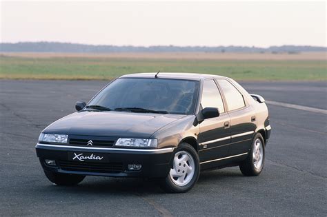 Interiér vozu Citroën Xantia s důrazem na prostornost