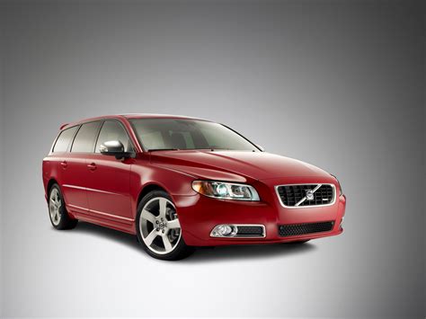 Exteriér a interiér vozu Volvo V70 R-Design s typickými designovými prvky