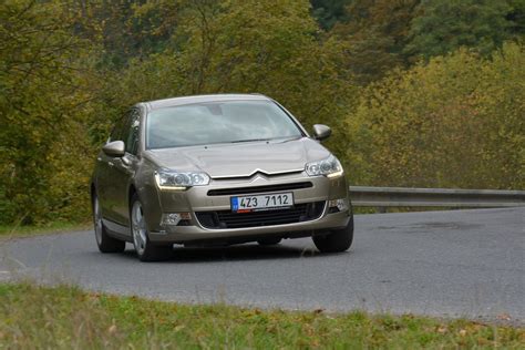 Infografika: Hydraulický podvozek a jeho klíčové komponenty Citroën C5