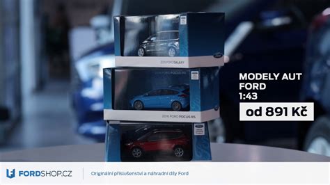 Ilustrační foto autovrakoviště s různými modely vozů Ford.