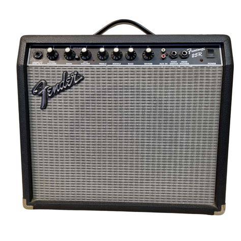 Infografika: Srovnání výstupního výkonu a konfigurací mezi Mega 20, Fender Frontman 25r a VOX AC-30