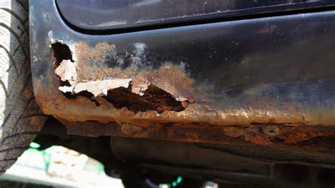 Detail koroze na vinuté pružině automobilu