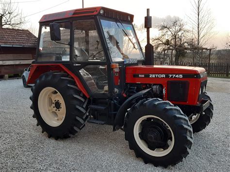 Infografika: Přehled komponent převodovky Zetor 7745 a jejich vztah k pohonnému systému