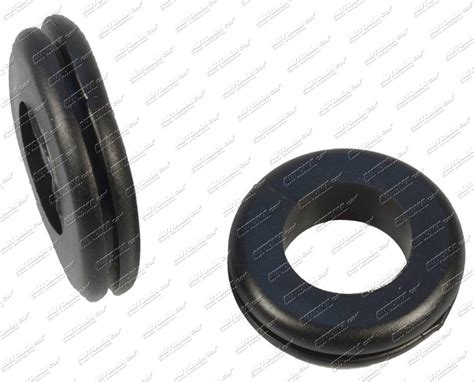 gumová průchodka s kabely mezi dveřmi a karoserií