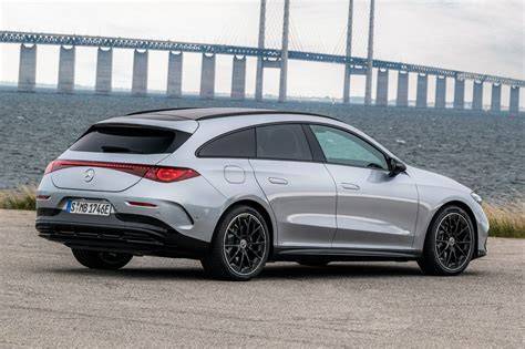 Graf: Porovnání objemu kufru CLA Shooting Brake s konkurencí