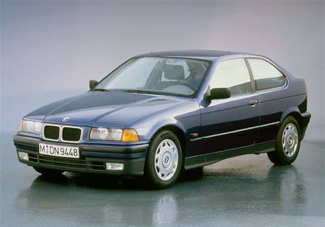 Infografika procesu demontáže kloubu BMW E36 Compact