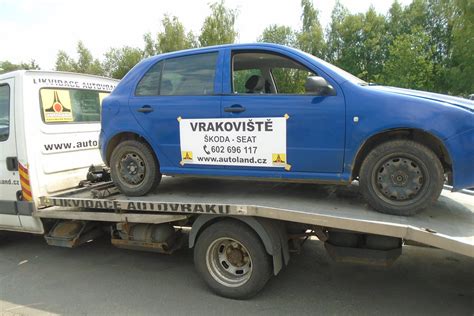 Infografika: služby autoservisu a autovrakoviště