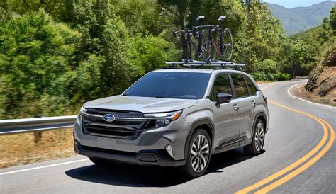 ilustrace Subaru Forester různých generací