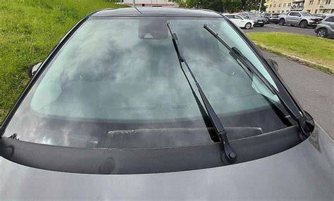 Stěrače v montážní poloze na voze Opel Crossland