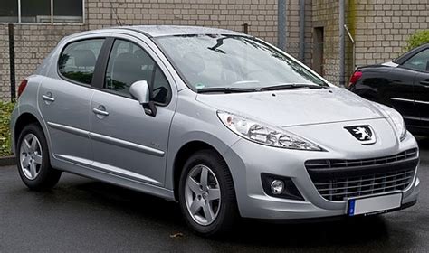 Infografika: Přehled verzí motorů Peugeot 207 a jejich parametry