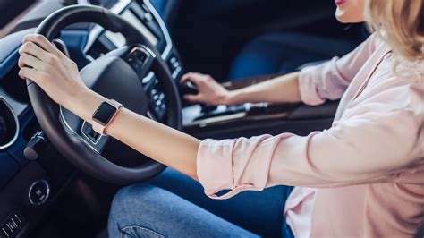 Infografika: Rozložení pedálů při jízdě s automatem