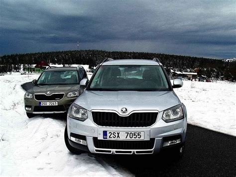Porovnání designu předních nárazníků Škody Yeti (standard vs. Outdoor)
