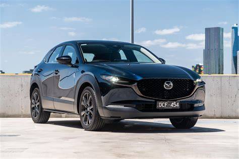 Porovnání CX-30 a CX-5: tabulka s klíčovými rozměry a verzemi